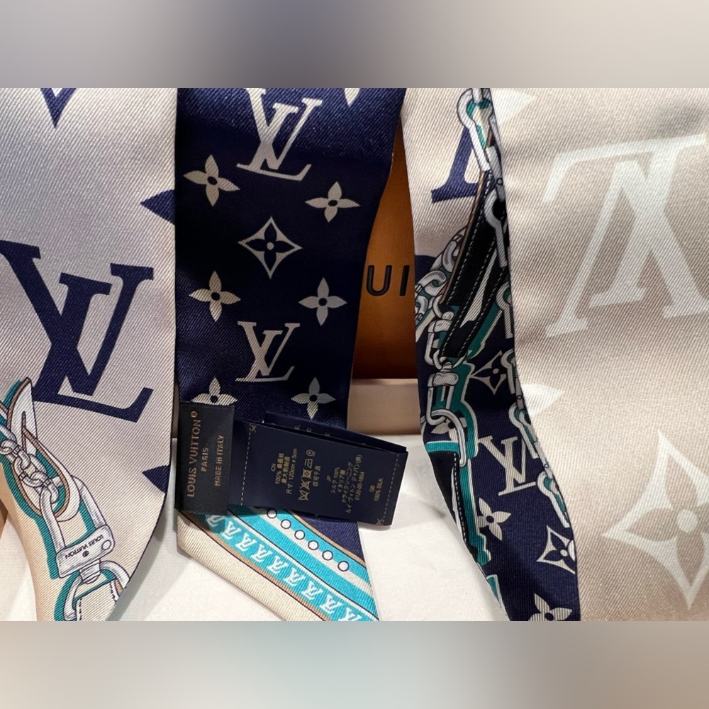 Louis Vuitton Ultimate Monogram Bandeau Bleu Marine Navy Grey Scarf Silk New Box